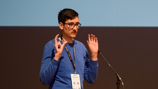 Johnny Alexander Jimenez Siegert hält einen Talk