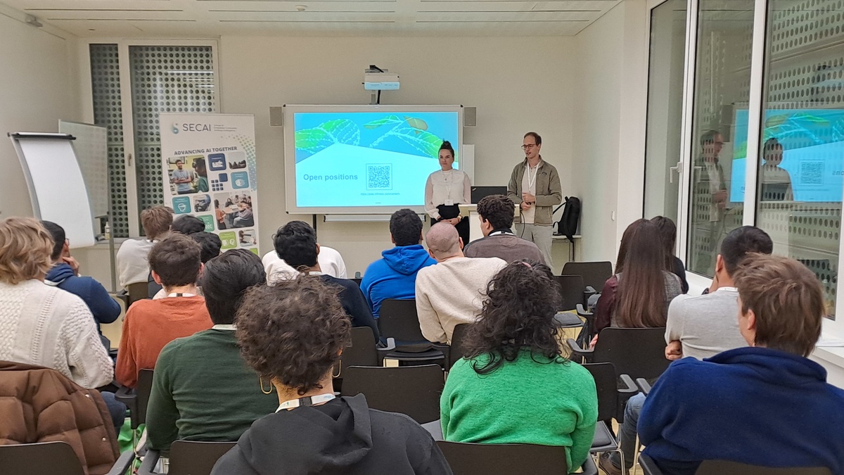Benedikt Läufer beim SECAI.Café Dresden