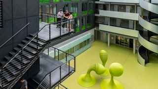 Skulptur im Pfitzmannbau