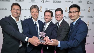 Laudator Dietmar Frey (Director Charité Lab for Artificial Intelligence in Medicine) mit den Preisträgern Daniel Truhn (Klinik für Diagnostische und Interventionelle Radiologie, Uniklinik RWTH Aachen), Jakob Nikolas Kather (EKFZ für Digitale Gesundheit), Sebastian Foersch (Institut für Pathologie, Universitätsmedizin Mainz), Xiaofeng Jiang (EKFZ für Digitale Gesundheit) - v.l.n.r.