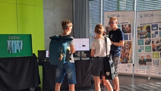 Philipp Hanisch präsentiert die Demonstratoren beim Output.DD