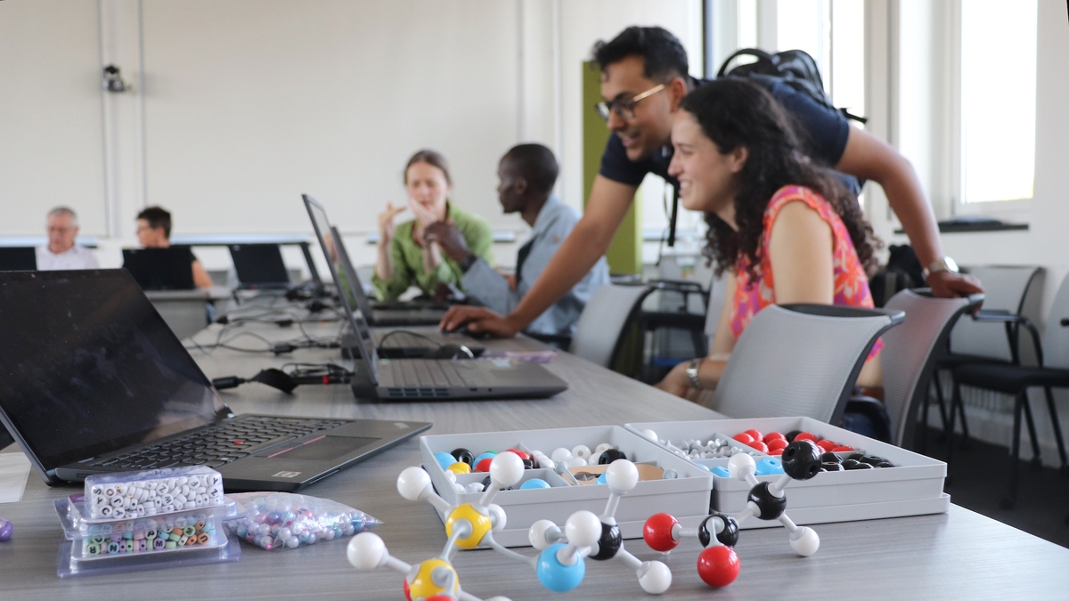 Puzzle and Design Challenge to develop a binder for the coronavirus
