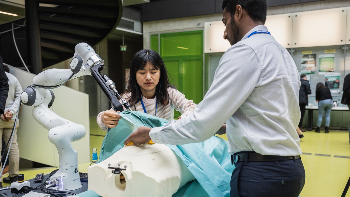 SECAI PhD Candidate Susu Hu showcasing the NCT demo during the DAAD Zuse School Event